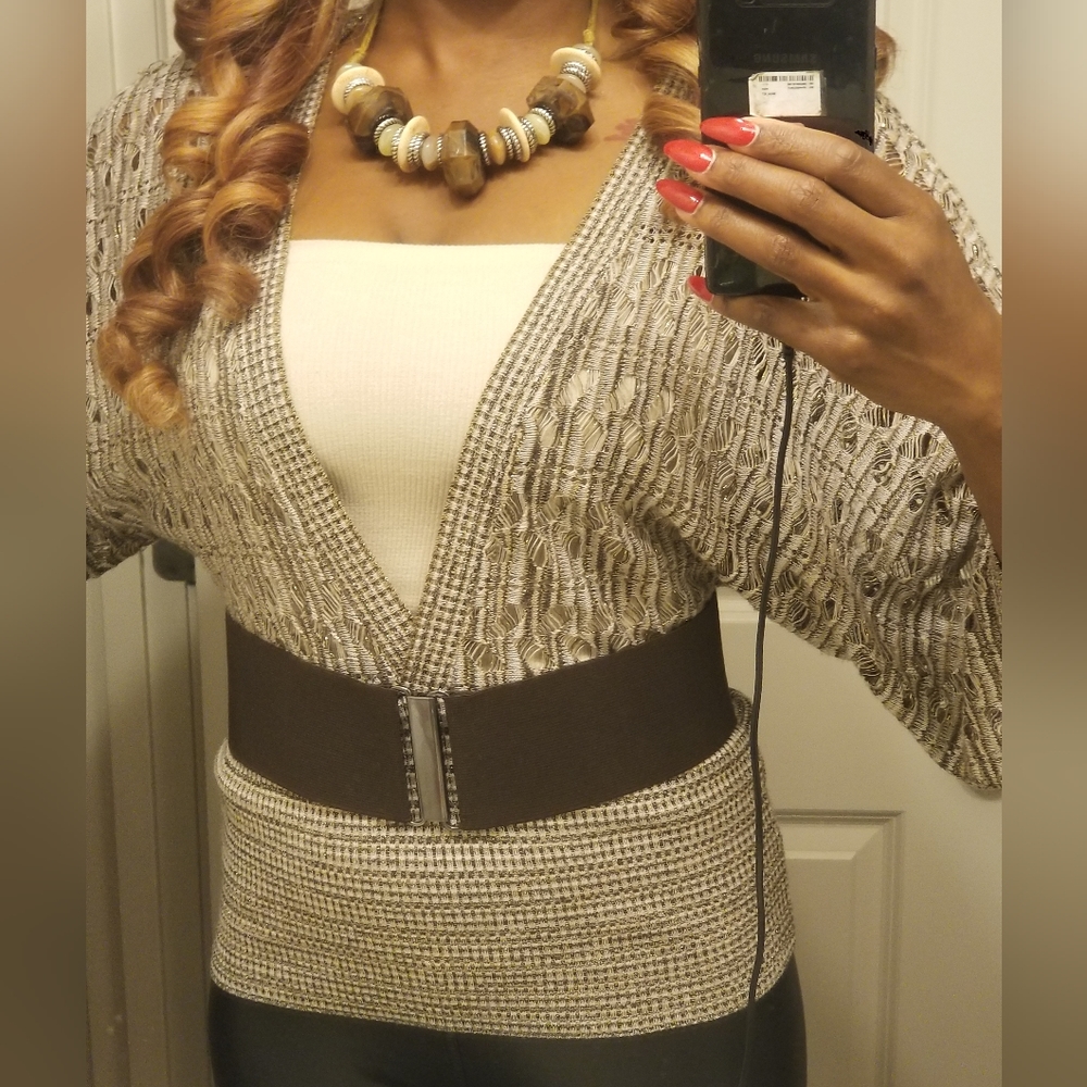 A Cute Cream & Brown Deep V sweater - Picture 4 of 4